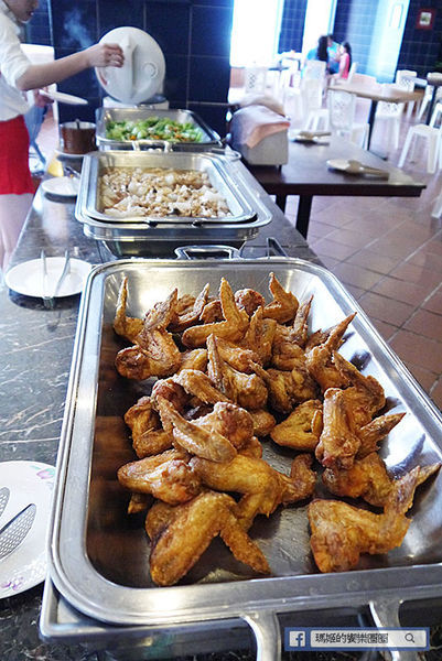 太平洋翡翠灣夏日樂園：◆新北萬里【太平洋翡翠灣夏日樂園】海洋、沙灘、比基尼～到翡翠灣一起FUN暑假。北海岸風景區。水上樂園。渡假盛地。大型滑水道。水上摩托車。香焦船。衝浪戲水