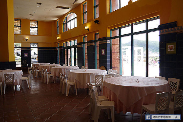 太平洋翡翠灣夏日樂園：◆新北萬里【太平洋翡翠灣夏日樂園】海洋、沙灘、比基尼～到翡翠灣一起FUN暑假。北海岸風景區。水上樂園。渡假盛地。大型滑水道。水上摩托車。香焦船。衝浪戲水