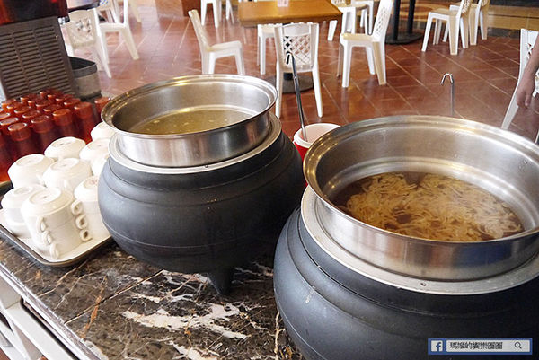 太平洋翡翠灣夏日樂園：◆新北萬里【太平洋翡翠灣夏日樂園】海洋、沙灘、比基尼～到翡翠灣一起FUN暑假。北海岸風景區。水上樂園。渡假盛地。大型滑水道。水上摩托車。香焦船。衝浪戲水