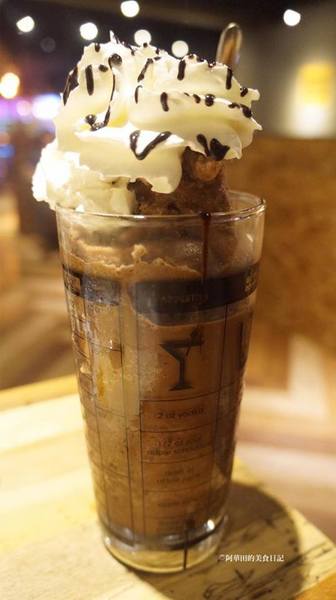 Pizza Factory披薩工廠-頭份店：【苗栗頭份】三五好友聚餐好所在，工業風的舒適用餐環境－Pizza Factory披薩工廠頭份廠