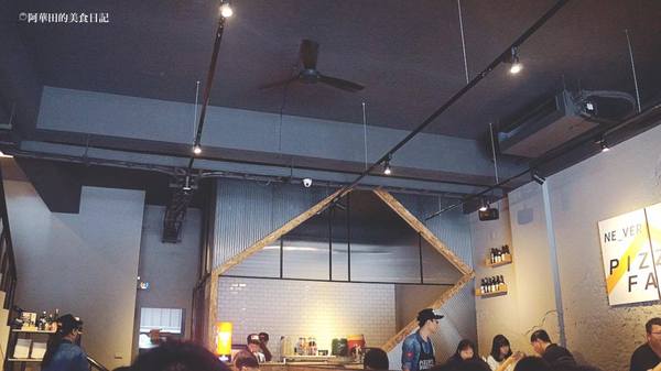 Pizza Factory披薩工廠-頭份店：【苗栗頭份】三五好友聚餐好所在，工業風的舒適用餐環境－Pizza Factory披薩工廠頭份廠