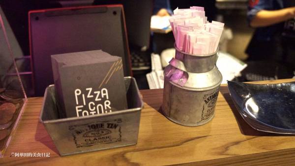 Pizza Factory披薩工廠-頭份店：【苗栗頭份】三五好友聚餐好所在，工業風的舒適用餐環境－Pizza Factory披薩工廠頭份廠