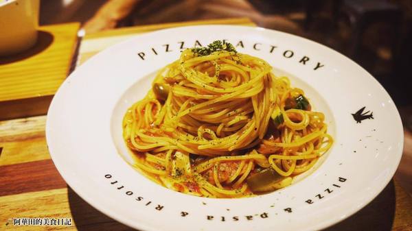 Pizza Factory披薩工廠-頭份店：【苗栗頭份】三五好友聚餐好所在，工業風的舒適用餐環境－Pizza Factory披薩工廠頭份廠