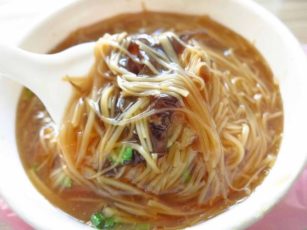 【桃園】台北大腸蚵仔麵線-聽說不到三小時就賣光光的人氣早餐