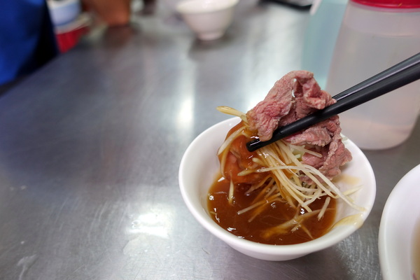 阿村牛肉湯:(胖樺食記)國華街美食「阿村牛肉湯」/第二代/熱炒/台南小吃/永樂市場