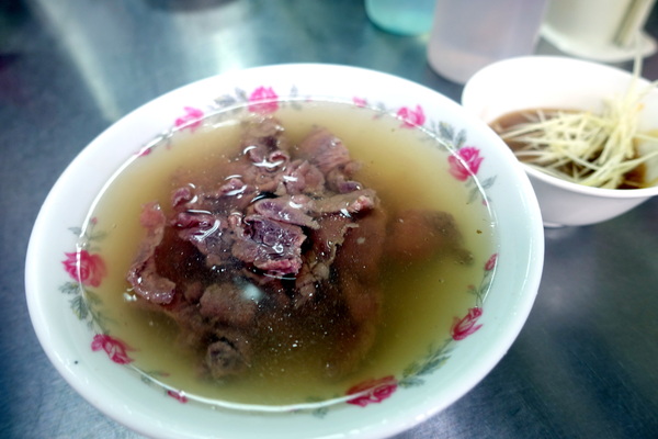 阿村牛肉湯:(胖樺食記)國華街美食「阿村牛肉湯」/第二代/熱炒/台南小吃/永樂市場