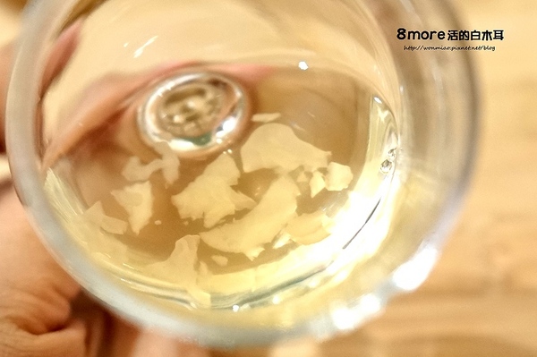 8 more 活的白木耳：【宅配養生/平民燕窩 推薦】喝的天然植物性膠原蛋白, 清爽健康無負擔! ✿✿ 8 more 活的白木耳 ✿✿