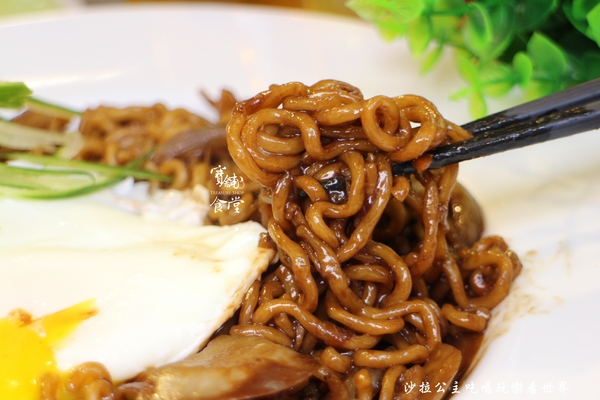 寶舖 黃金炙燒吐司:台北後車站早午餐『寶舖食堂』好吃脆法/炒泡麵/辛拉麵