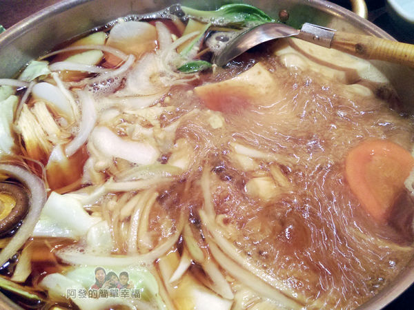 mo-mo-paradise12-壽喜燒滾煮中