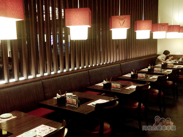 mo-mo-paradise05-一旁的座位區