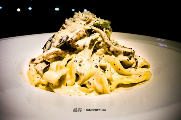FREAKS CAFÉ & BISTRO 癮客(林口店):【愛評體驗團|FREAKS CAFE? & BISTRO 癮客(林口店)】和朋友來個狂歡夜 享受義式料理及微薰氣氛吧!!