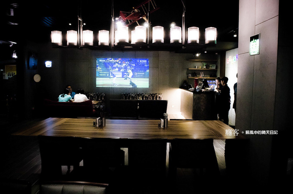 FREAKS CAFÉ & BISTRO 癮客(林口店):【愛評體驗團|FREAKS CAFE? & BISTRO 癮客(林口店)】和朋友來個狂歡夜 享受義式料理及微薰氣氛吧!!