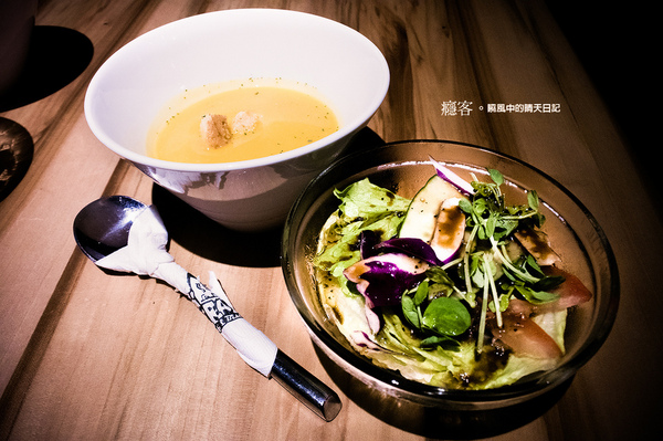 FREAKS CAFÉ & BISTRO 癮客(林口店):【愛評體驗團|FREAKS CAFE? & BISTRO 癮客(林口店)】和朋友來個狂歡夜 享受義式料理及微薰氣氛吧!!