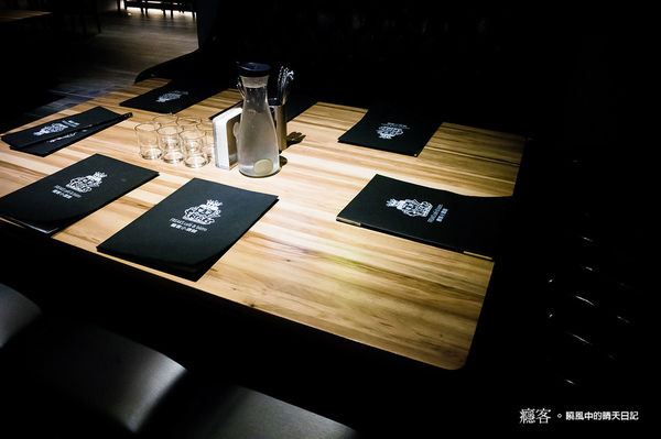 FREAKS CAFÉ & BISTRO 癮客(林口店):【愛評體驗團|FREAKS CAFE? & BISTRO 癮客(林口店)】和朋友來個狂歡夜 享受義式料理及微薰氣氛吧!!