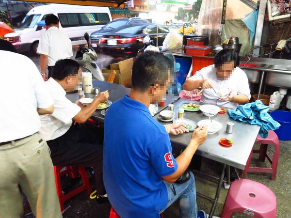 【台北美食】3元6虱目魚湯-台北也能吃到虱目魚鹹粥