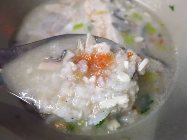 【台北美食】3元6虱目魚湯-台北也能吃到虱目魚鹹粥