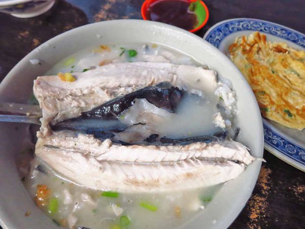 【台北美食】3元6虱目魚湯-台北也能吃到虱目魚鹹粥