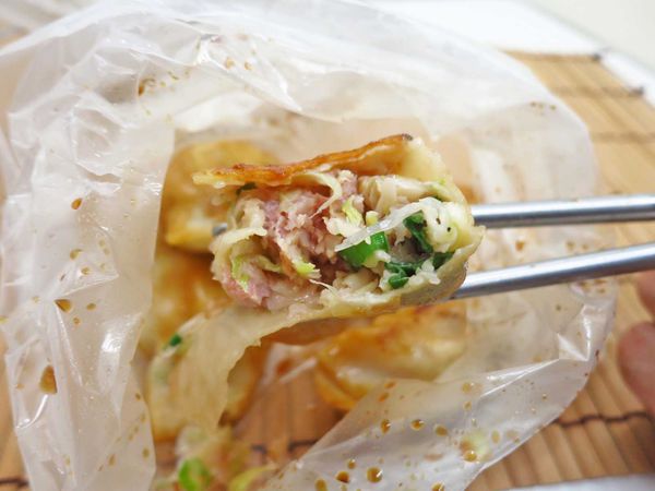 【新莊美食】中平路鍋貼店-扎實飽滿的美味鍋貼