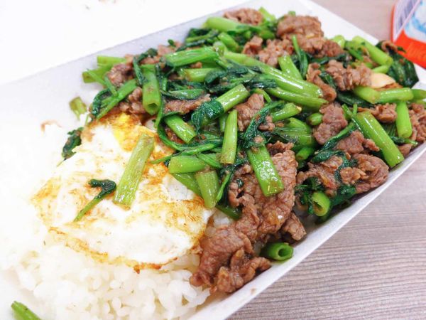 【蘆洲美食】信義路50元鐵板牛肉飯-超便宜銅板美食