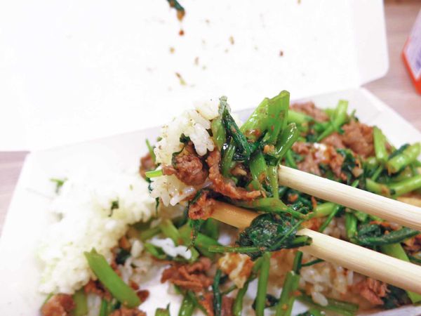 【蘆洲美食】信義路50元鐵板牛肉飯-超便宜銅板美食