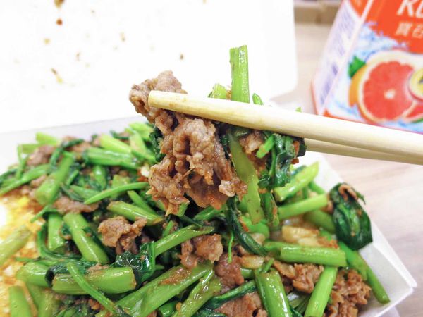 【蘆洲美食】信義路50元鐵板牛肉飯-超便宜銅板美食