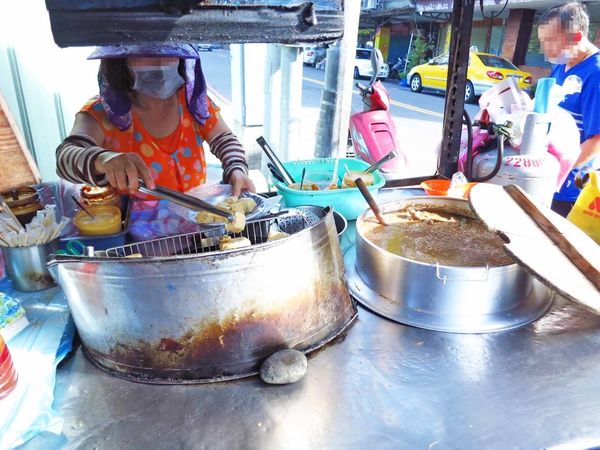 【蘆洲美食】陳家傳統小吃-美味的臭豆腐與大腸麵線