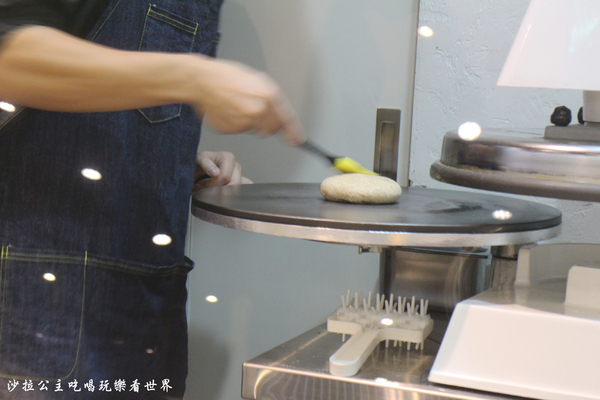 plus pizza(國父店):東區披薩『plus pizza』捷運國父紀念館站/美式餐廳/不限時/無低消