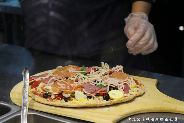 plus pizza(國父店):東區披薩『plus pizza』捷運國父紀念館站/美式餐廳/不限時/無低消