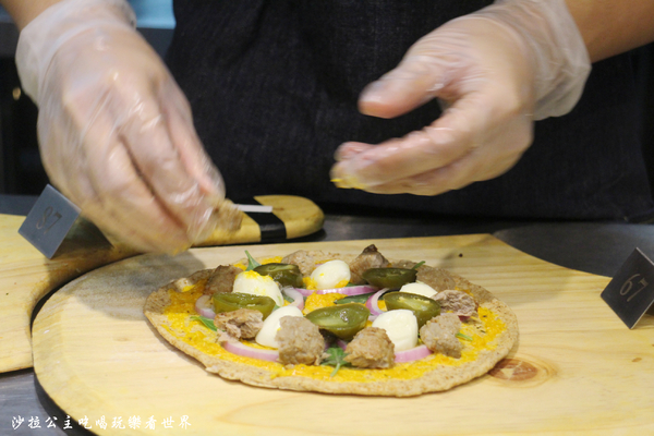 plus pizza(國父店):東區披薩『plus pizza』捷運國父紀念館站/美式餐廳/不限時/無低消