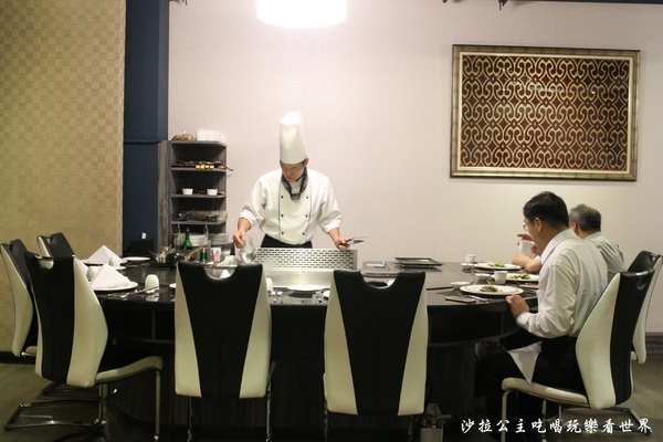 百家樂鐵板燒：7公斤波士頓龍蝦坐鎮/中山區新開幕『百家樂鐵板燒』捷運中山國小站