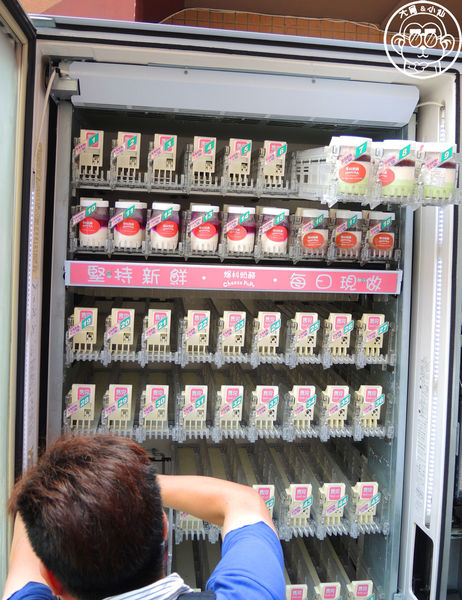 爆料奶酪工作坊：呷飽祙【新北三重･爆料奶酪 奶酪販賣機】投幣甜點風潮吹到三重啦
