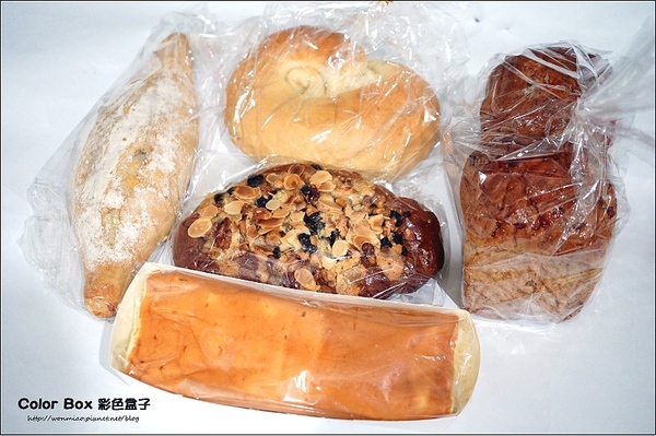 COLOR BOX彩色盒子：【東門站麵包 推薦】日本昭和麵粉/自製天然葡萄種酵母/健康養生 ✿✿ COLOR BOX 彩色盒子 ✿✿