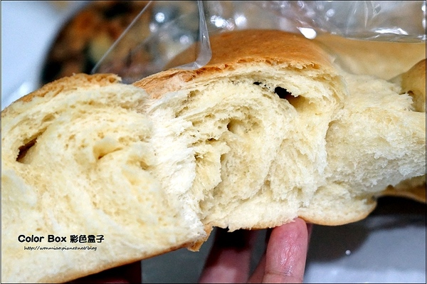 COLOR BOX彩色盒子：【東門站麵包 推薦】日本昭和麵粉/自製天然葡萄種酵母/健康養生 ✿✿ COLOR BOX 彩色盒子 ✿✿