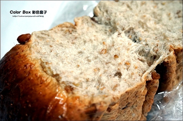 COLOR BOX彩色盒子：【東門站麵包 推薦】日本昭和麵粉/自製天然葡萄種酵母/健康養生 ✿✿ COLOR BOX 彩色盒子 ✿✿