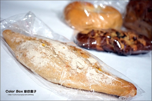 COLOR BOX彩色盒子：【東門站麵包 推薦】日本昭和麵粉/自製天然葡萄種酵母/健康養生 ✿✿ COLOR BOX 彩色盒子 ✿✿