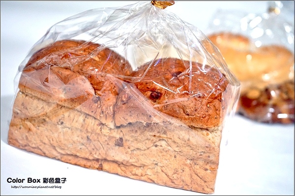 COLOR BOX彩色盒子：【東門站麵包 推薦】日本昭和麵粉/自製天然葡萄種酵母/健康養生 ✿✿ COLOR BOX 彩色盒子 ✿✿