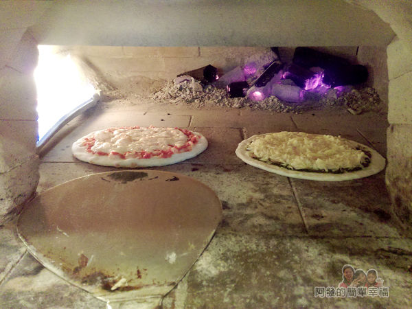 紅鬍子手工窯烤披薩11-窯內火烤