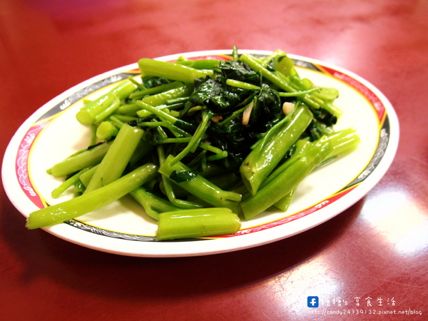 李品蒸餃世家(南屯店):〖台中│美食〗李品蒸餃世家(南屯店) ❤ 炒飯粒粒分明,份量超多,炒麵料多實在,香味十足,湯品更是大碗,一個人可能會喝不完阿!!