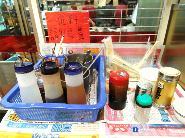 李品蒸餃世家(南屯店):〖台中│美食〗李品蒸餃世家(南屯店) ❤ 炒飯粒粒分明,份量超多,炒麵料多實在,香味十足,湯品更是大碗,一個人可能會喝不完阿!!