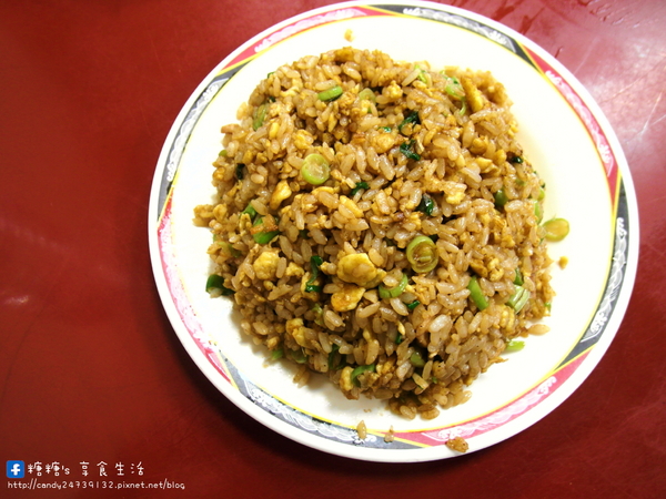 李品蒸餃世家(南屯店):〖台中│美食〗李品蒸餃世家(南屯店) ❤ 炒飯粒粒分明,份量超多,炒麵料多實在,香味十足,湯品更是大碗,一個人可能會喝不完阿!!