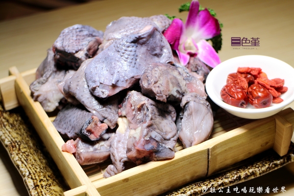 三色堇精緻火鍋：民生社區火鍋『三色堇精緻火鍋』涮涮鍋/近介壽國中