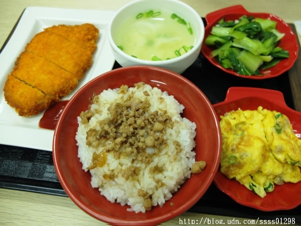 汎芝家 異國料理簡餐：【愛評口碑券】汎芝家-義國料理簡餐。幸福手作料理 平價簡餐份量十足 符合學生族群的用餐需求