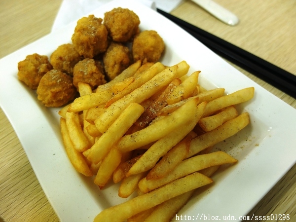汎芝家 異國料理簡餐：【愛評口碑券】汎芝家-義國料理簡餐。幸福手作料理 平價簡餐份量十足 符合學生族群的用餐需求