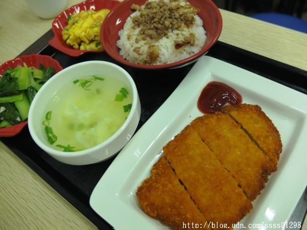 汎芝家 異國料理簡餐：【愛評口碑券】汎芝家-義國料理簡餐。幸福手作料理 平價簡餐份量十足 符合學生族群的用餐需求