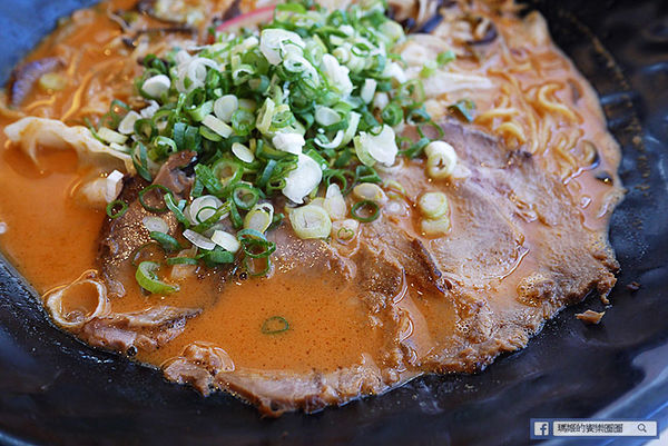 伊太郎拉麵(內湖店):◆台北內湖美食【伊太郎拉麵內湖店】九州久留米豚骨拉麵!和風炸雞好Juice!帶骨德式香腸好風味!拉麵同品項第二件六折!內湖大潤發拉麵。九州拉麵。日本拉麵