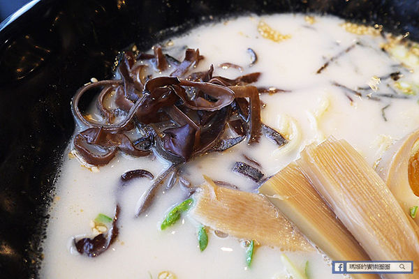 伊太郎拉麵(內湖店):◆台北內湖美食【伊太郎拉麵內湖店】九州久留米豚骨拉麵!和風炸雞好Juice!帶骨德式香腸好風味!拉麵同品項第二件六折!內湖大潤發拉麵。九州拉麵。日本拉麵