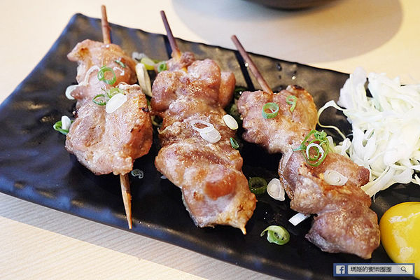 伊太郎拉麵(內湖店):◆台北內湖美食【伊太郎拉麵內湖店】九州久留米豚骨拉麵!和風炸雞好Juice!帶骨德式香腸好風味!拉麵同品項第二件六折!內湖大潤發拉麵。九州拉麵。日本拉麵