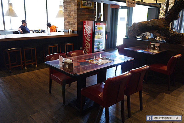 伊太郎拉麵(內湖店):◆台北內湖美食【伊太郎拉麵內湖店】九州久留米豚骨拉麵!和風炸雞好Juice!帶骨德式香腸好風味!拉麵同品項第二件六折!內湖大潤發拉麵。九州拉麵。日本拉麵