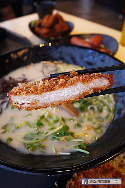 伊太郎拉麵(內湖店):◆台北內湖美食【伊太郎拉麵內湖店】九州久留米豚骨拉麵!和風炸雞好Juice!帶骨德式香腸好風味!拉麵同品項第二件六折!內湖大潤發拉麵。九州拉麵。日本拉麵