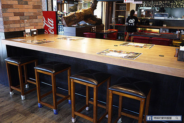 伊太郎拉麵(內湖店):◆台北內湖美食【伊太郎拉麵內湖店】九州久留米豚骨拉麵!和風炸雞好Juice!帶骨德式香腸好風味!拉麵同品項第二件六折!內湖大潤發拉麵。九州拉麵。日本拉麵